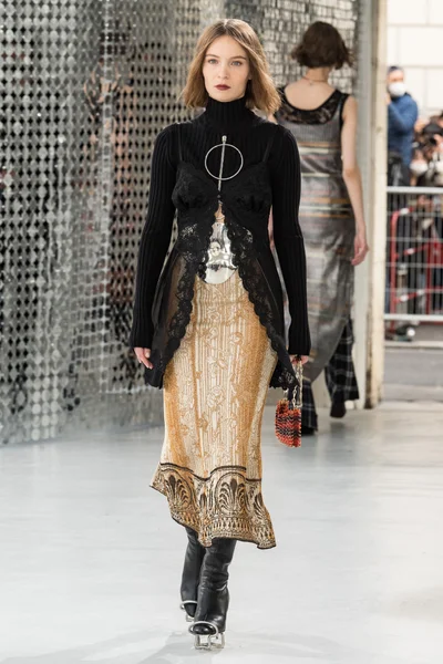 Look 9